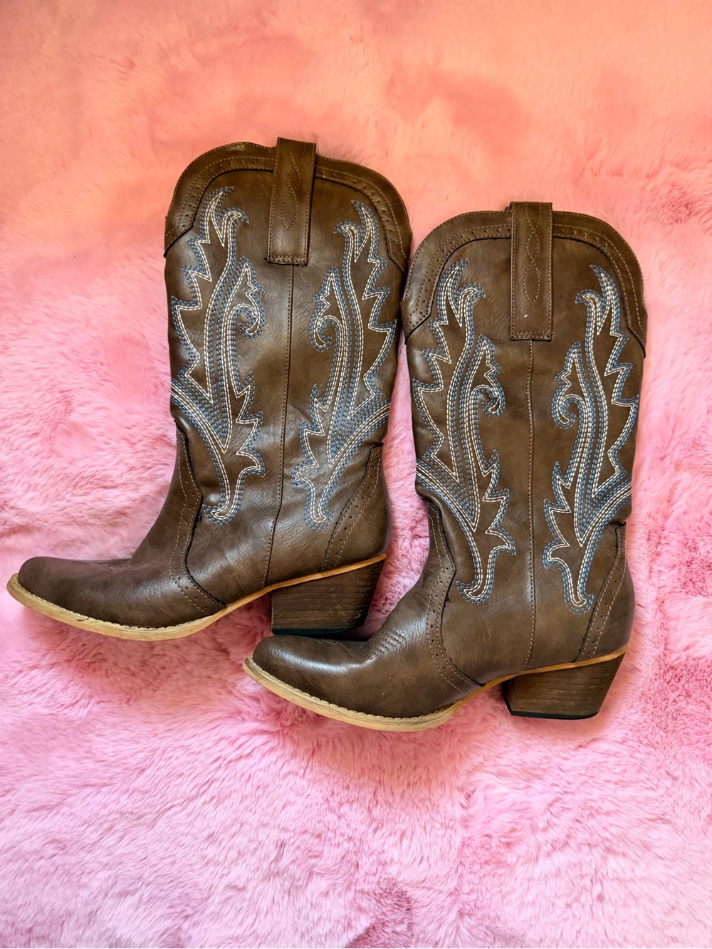 Women's Brown Western Cowboy Boots with Embroidered Accent